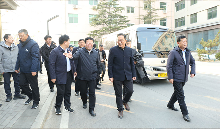 熱烈歡迎新鄉(xiāng)學(xué)院領(lǐng)導(dǎo)團(tuán)深入高服公司調(diào)研，共繪校企合作藍(lán)圖